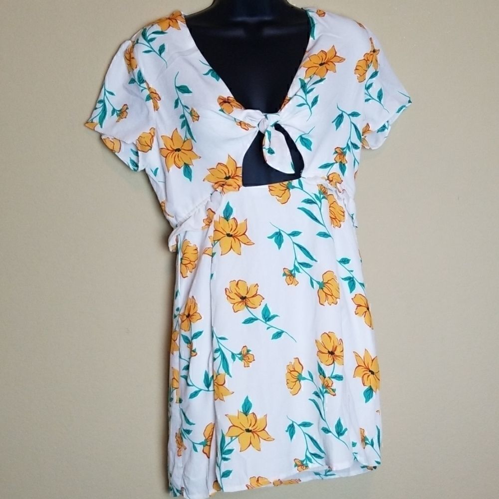 NWOT Lush Tie Front Floral Dress